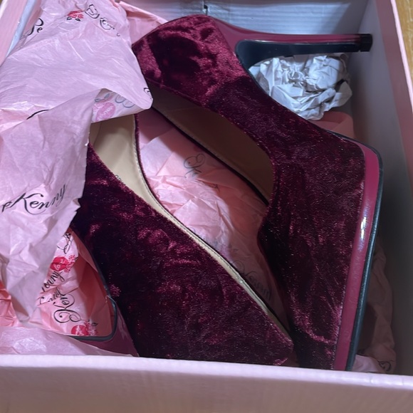 New Penny loves Kenny Opus PF velvet heels - Picture 8 of 8